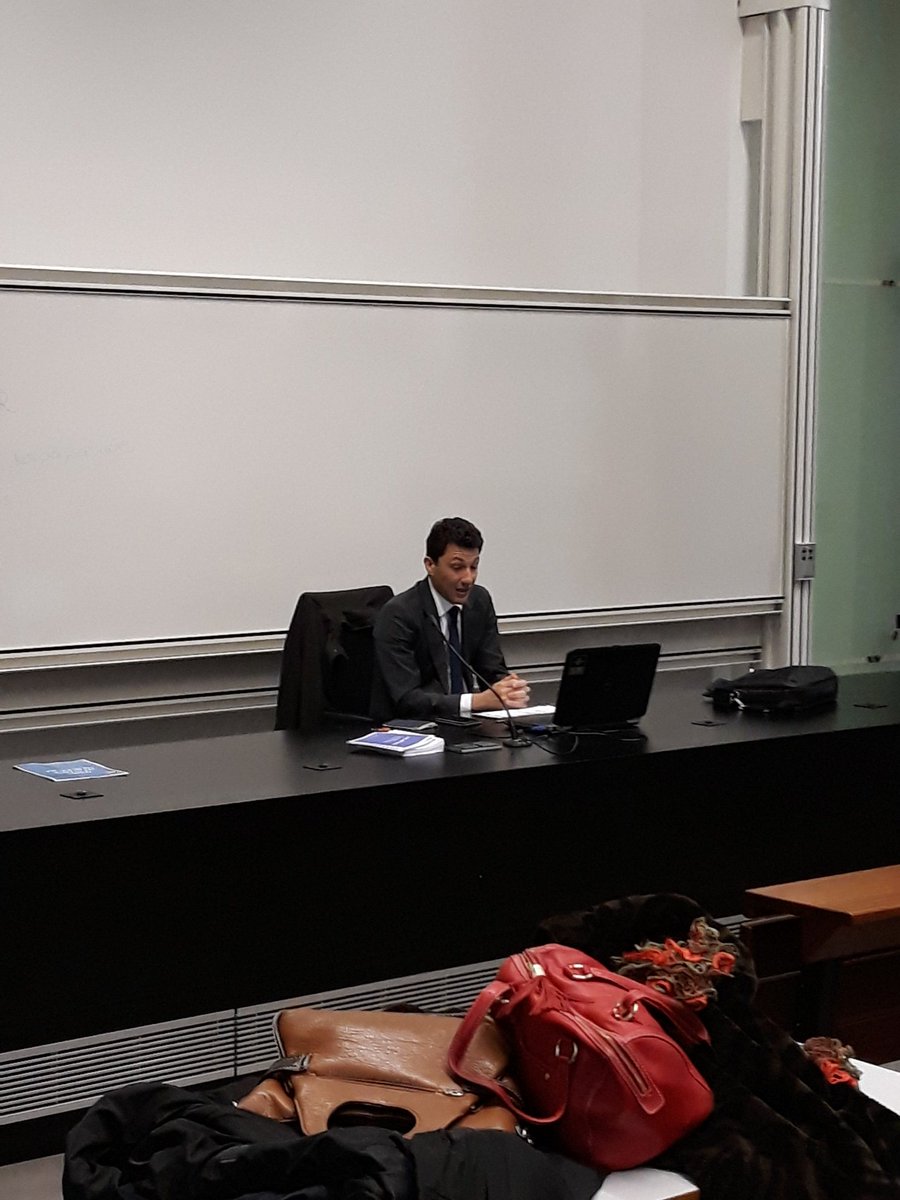 UTCapitole's tweet photo. Le #QuaidOrsay vient à la rencontre de nos étudiants pr une conférence sur les stages et métiers du #MAEDI avc M. Kuwaka de @francediplo https://t.co/U9FddwERsF