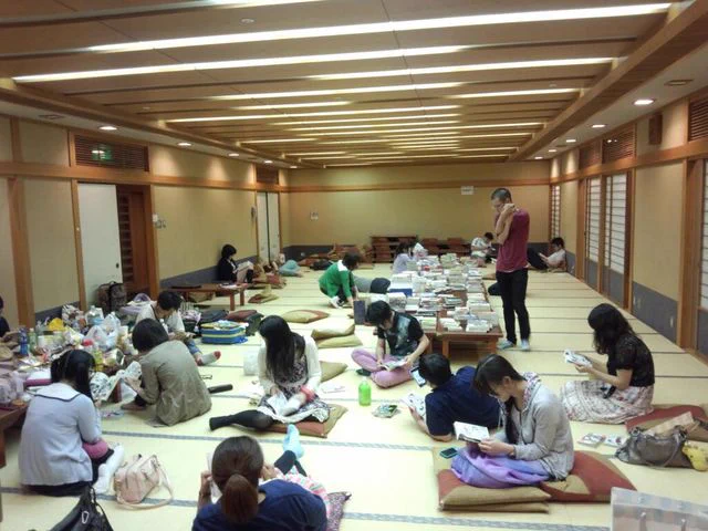 オフ会だけど漫画を読むだけ？！人と話すこともない「漫画持ち寄りオフ会」がこれだ！
