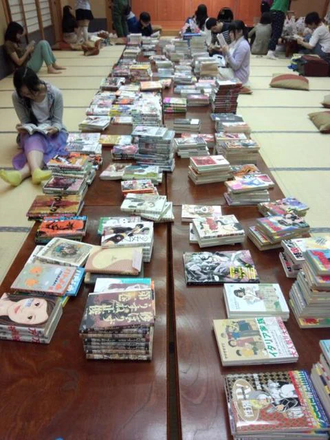 オフ会だけど漫画を読むだけ？！人と話すこともない「漫画持ち寄りオフ会」がこれだ！