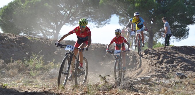 DeportesDipMlg's tweet photo. COÍN PONE EL BROCHE FINAL AL CIRCUITO DIPUTACIÓN DE MÁLAGA BTT ESCUELAS 2017
 
La prueba denominada como ‘MTB Ciudad de Coín Escuelas’ cerró por todo lo alto esta competición de ciclismo de montaña en categorías de escuelas https://t.co/kUuRYVpBjX