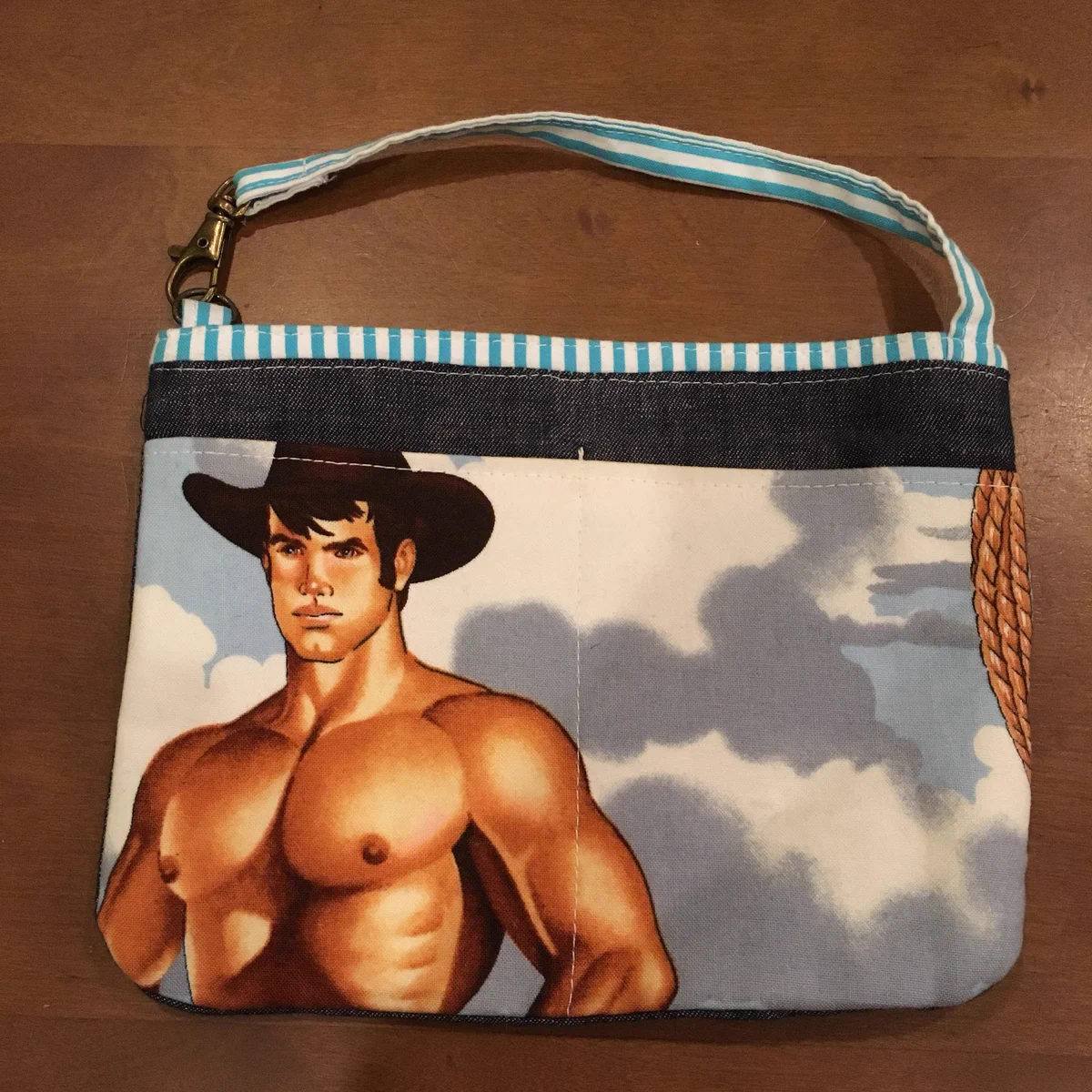 今度ポシェットを無くしたら…その次に持って行かせるポシェットのデザインがやばすぎるｗｗｗ