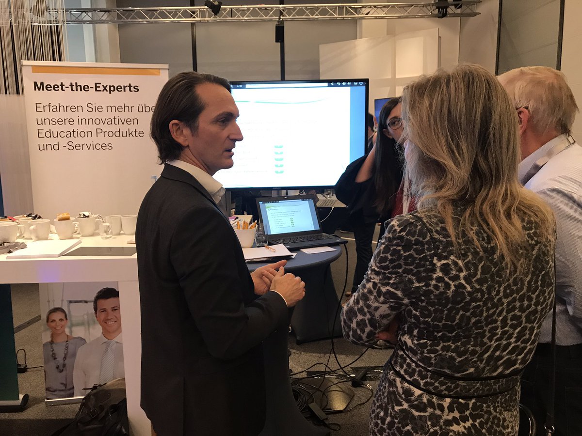 anikohanke's tweet image. @ThomasJenewein in action! Supporting the #DigitalLearningJourney @lufthansa