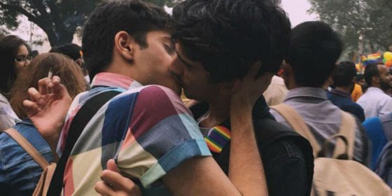 rubenlodi's tweet photo. Miles de personas se manifestaron ayer en Nueva Delhi (India) en el Orgullo. En este país es ilegal ser LGTB con penas de hasta 10 años de cárcel. Toda mi admiración! https://t.co/WL6kBFCsei
