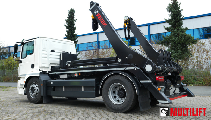 HiabOfficialUK's tweet photo. #Hiab presents the world's first electric powered #MULTILIFT Futura skiploader! Read more: https://t.co/fdpuIAzUmj https://t.co/ehGthSPoD5