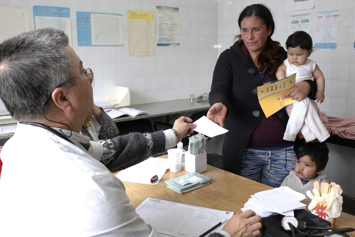 MuniBerazategui's tweet photo. Hoy, 13/11 podés firmar tu Libreta Sanitaria para la #AUH en los #CAPS Nº 9 del barrio #AlejandroI y N° 16 de #UOCRA de 8 a 12 hs. Más info en https://t.co/atRuUxc9WH. https://t.co/yK2qpxdSvk