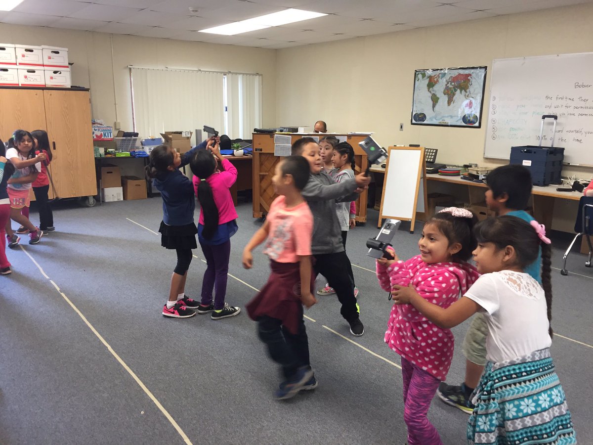 msgodina2's tweet photo. Google Expedition Pioneer Program was lots of fun. We started with The Ocean Floor, then Dinosaurs, And Space.  @BobierBroncos https://t.co/MX6lFeFwaX