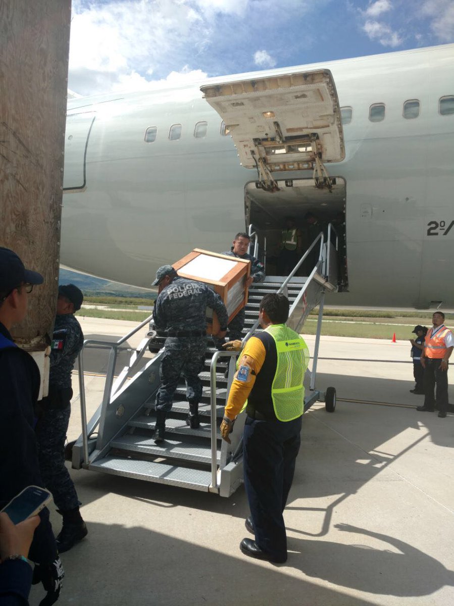 SRE_mx's tweet photo. Hoy llegó a Tuxtla Gutiérrez, Chiapas un avión procedente de Brasil 🇧🇷 con ayuda humanitaria para apoyar a la población afectada por sismos del pasado mes de septiembre en nuestro país. #FuerzaMéxico https://t.co/tIhTKRwRkc