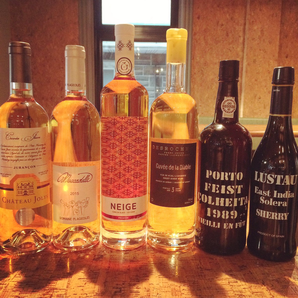 Demain soir, explorez la diversité des vins desserts avec <a href="/veroniquerivest/">Véronique Rivest</a>! 6 vins &amp; 6 canapés = 75$ + taxes. eventbrite.ca/e/billets-degu…