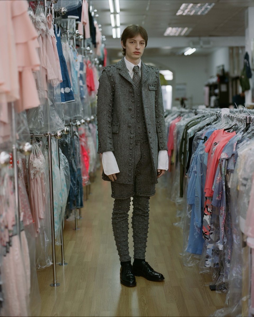 ThomBrowne's tweet photo. ... dry clean only ...
#thombrowne
fall 2017 for l'officiel hommes italia
shop f/w17 herringbone styles on https://t.co/Y0AozYwCQT:
https://t.co/vXZ8OHCUxU
ph: #thomascooksey
style: #harrylambert https://t.co/KlC4ugtkB7