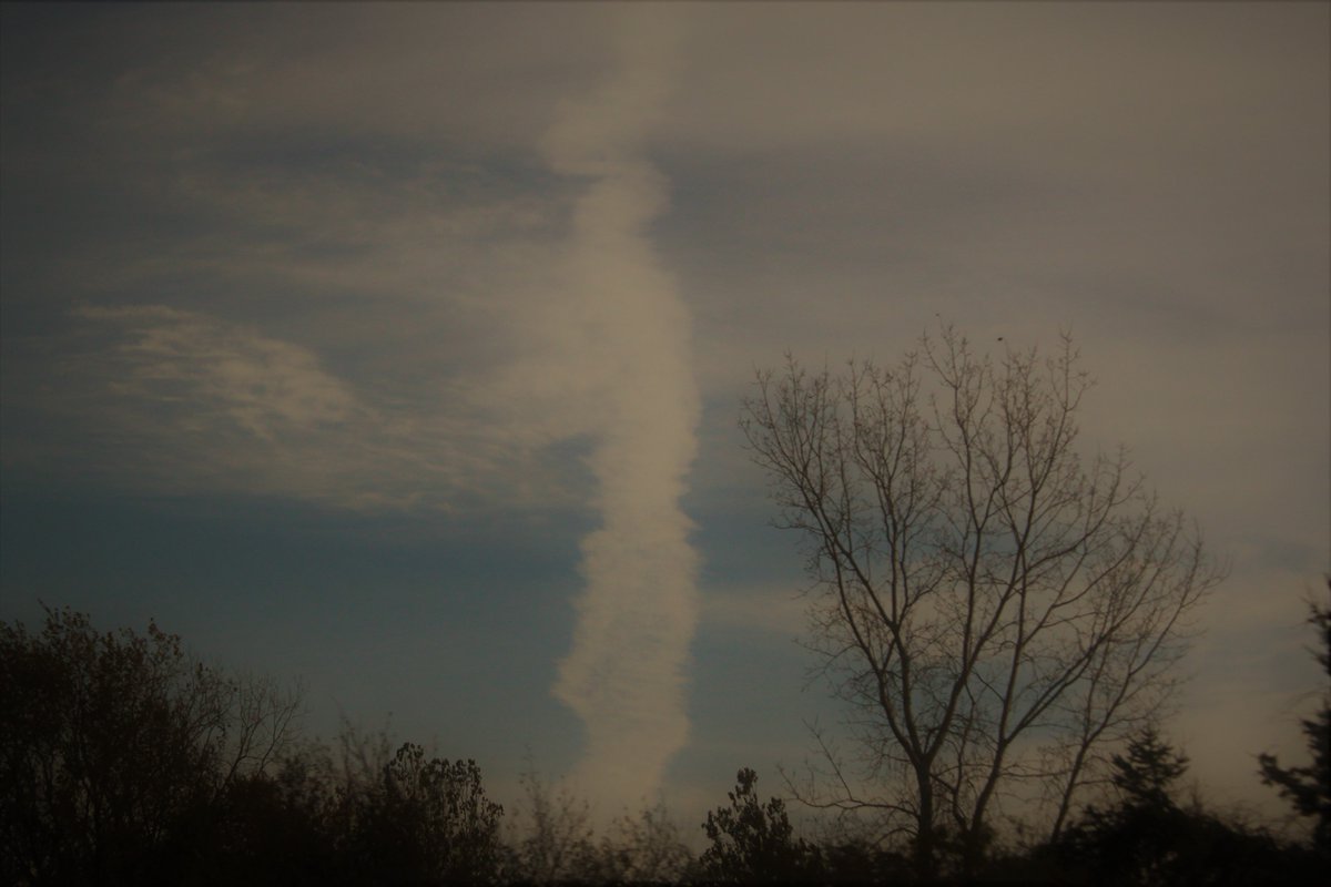 AmandaMBrown3's tweet photo. #crazysky #beautiful https://t.co/6jNQactJaI