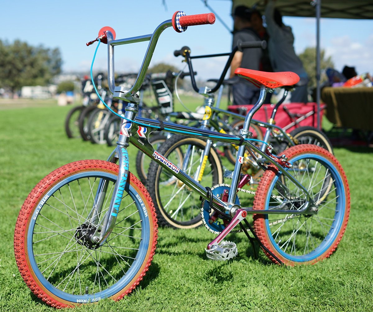 OutsidersBMX's tweet photo. Robinson BMX #outsidersbmx #OTSDRS #bmx #oldschool #oldschoolbmx #bmxoutsiders #10thannual #bmxride #bbq #crownpoint #classSICK #greattimeswithgreatpeople #thankyou #decadeofbmx #OTSDRSfam #robinsonbmx #robinsonracing 📸 @sdbeerlife https://t.co/Q0TONaobRo