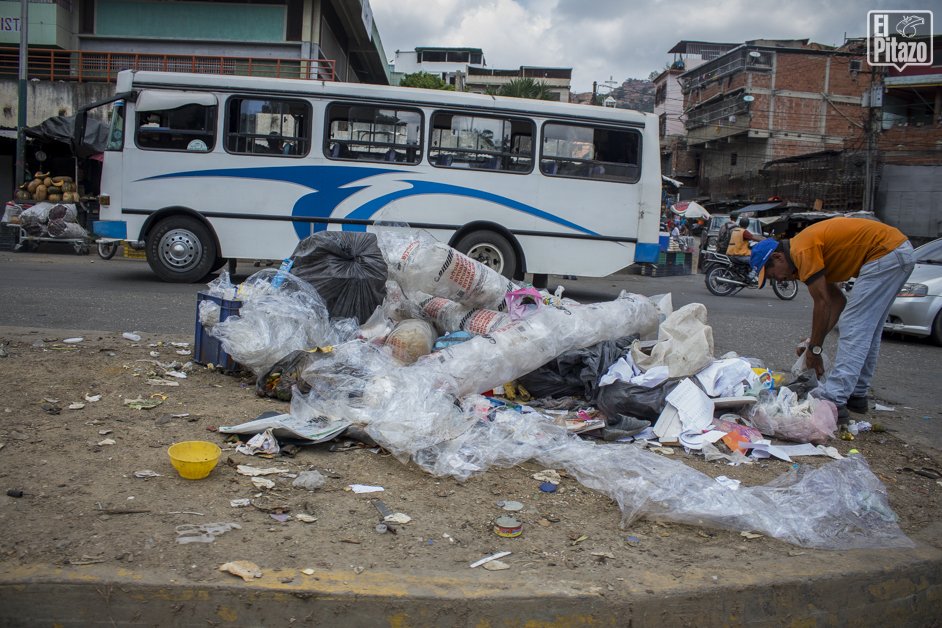 sotillo_aida's tweet photo. #13Novembre #13Nov #FelizLunes #VivirEnHiperInflación #Portadas Virgen del Socorro #VitrinaPerfecta #AsiEsLoActual Izquierda Unida Óscar Pérez #EmergenciaHumanitaria VENEZUELA NARCO-TIRANÍA GENOCIDA CARACAS INCOMPETENTES https://t.co/e4Nw9R9lDY