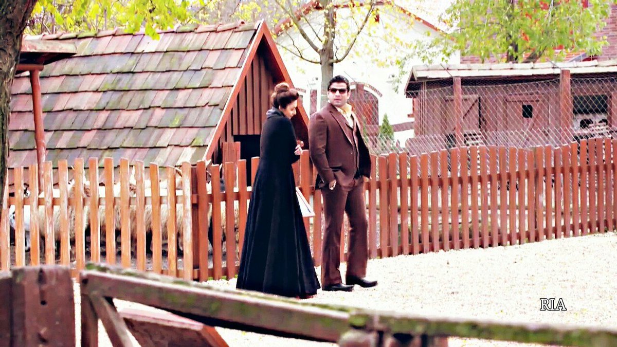 _XRiaX_'s tweet photo. #IshRa..❤❤

Wherever u'll go,I'll follow..😍
Together we will walk the paths of life.. 💘

Them n Beautiful Location.🍁🍁
Picture Perfect..💗

#IshRaInBudapest 
#GorgeousDT n #DashingKP 😍😘
@Divyanka_T @TheKaranPatel https://t.co/Fxg2Vffmjt