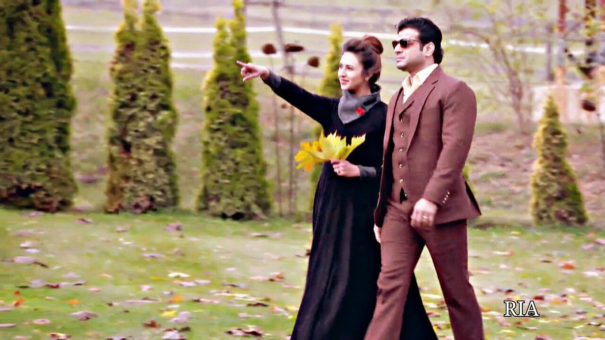 _XRiaX_'s tweet photo. #IshRa..❤❤

Wherever u'll go,I'll follow..😍
Together we will walk the paths of life.. 💘

Them n Beautiful Location.🍁🍁
Picture Perfect..💗

#IshRaInBudapest 
#GorgeousDT n #DashingKP 😍😘
@Divyanka_T @TheKaranPatel https://t.co/Fxg2Vffmjt