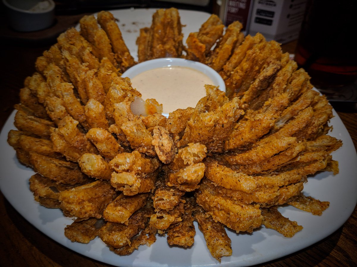 TheWickedShimmy's tweet image. Lunch at @Outback , appetizer courtesy of @KevinHarvick . #yummy #dietwhatdiet #rewardperformance