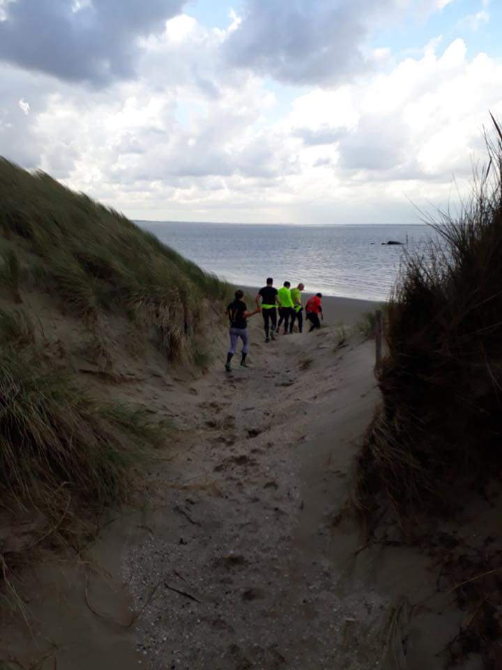 LPendrecht's tweet photo. Trainen in het mooie #Oostvoorne
#LoopgroepPendrecht #RotterdamAtletiek #hardlopen #running #motivatie #uitdaging #ikloophard #loopmaatjes #externetraining #krachttraining #rotterdamzuid #LSDrun https://t.co/G1hPekh3pV