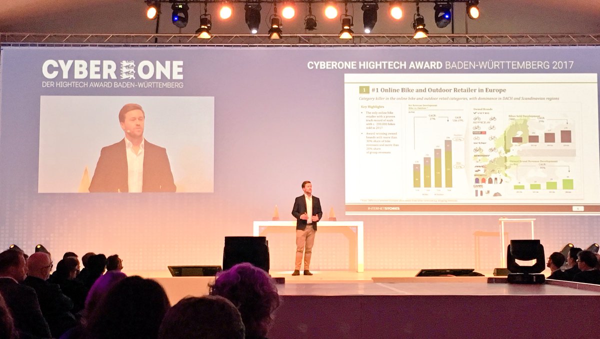 XC2csJz6nWhP's tweet photo. Die 10 Key-Learnings aus 15 Jahren #ecommerce erzählt aus erster Habd von René Marius Köhler @_internetstores @bwcon_info #CyberOne #HightechSummit2017 https://t.co/XoRHrcF0vv
