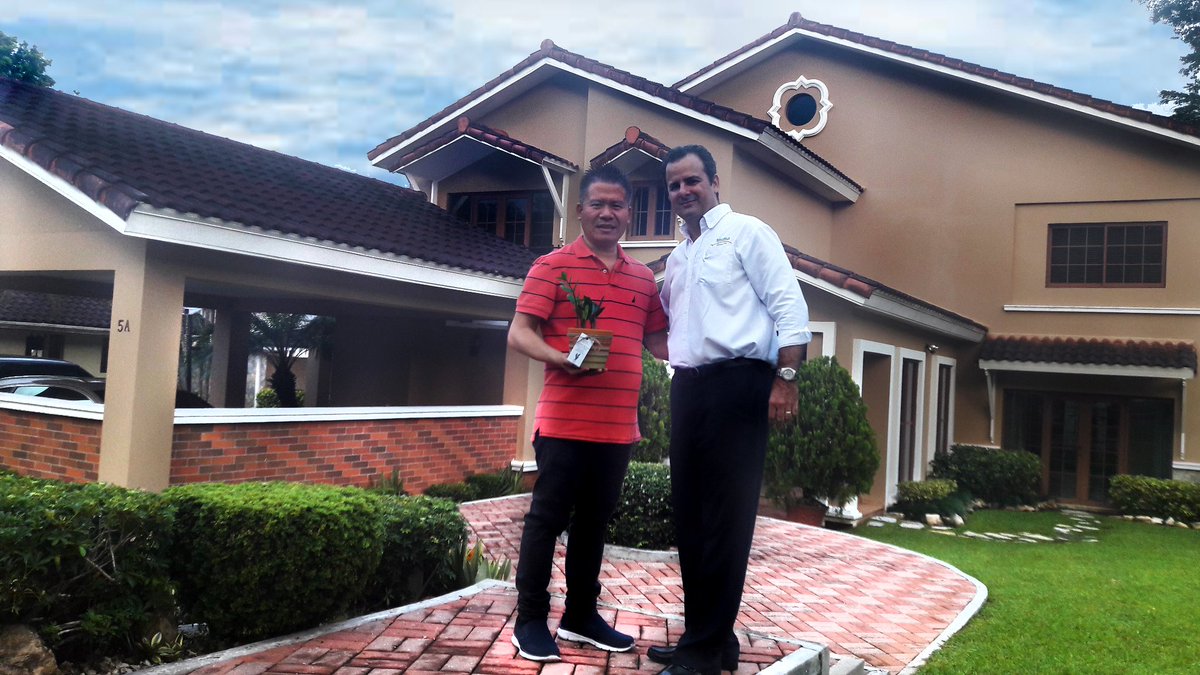 ServmorRealty's tweet photo. Cada día son más los clientes satisfechos con nuestros servicios, a todos les agradecemos por permitirnos representarlos en su proceso inmobiliario y les damos la bienvenida a sus nuevos hogares #BienesRaicesPTY #SiumaRealty #InmobiliariasEnPanama #ClientesFelices #Realestate https://t.co/8Iu8S8rFVM