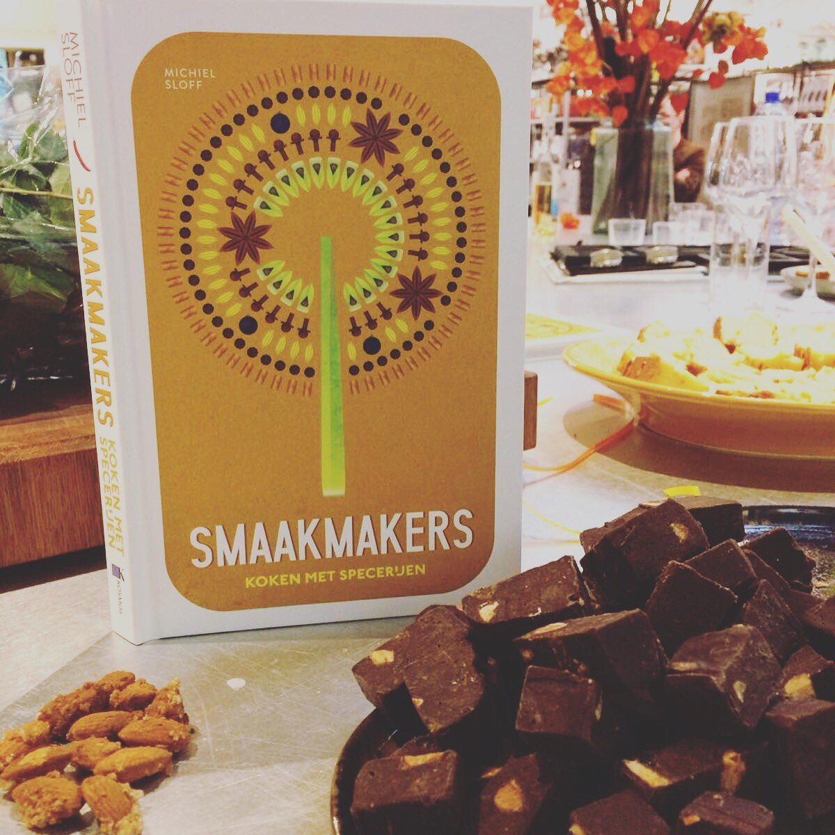 Mijn eerste boek is uit! Vertel het aan iedereen! Leer meer over specerijen! #smaakmakers #michielsloff vanaf morgen verkrijgbaar!