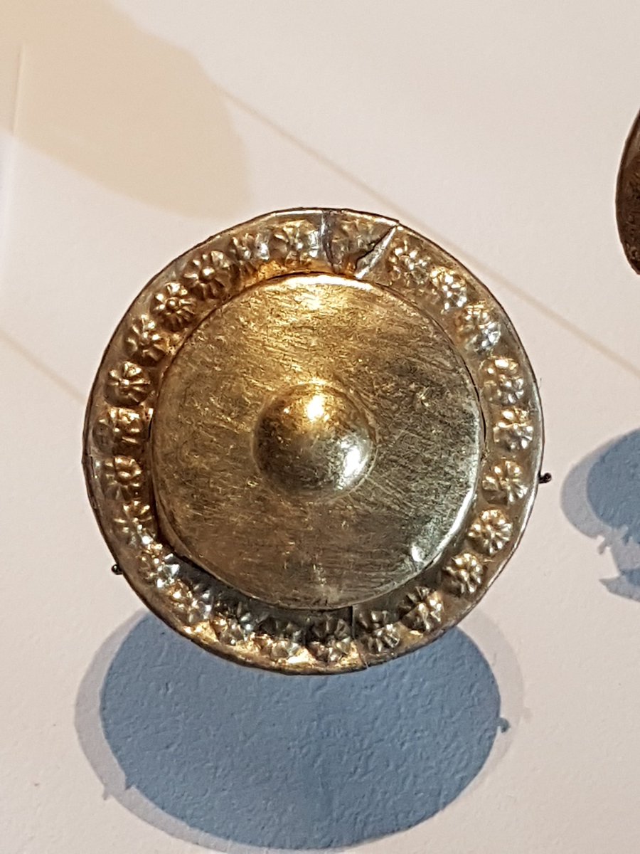 quaibranly's tweet photo. Mille ans de pouvoir féminin : dans certains villages du Pérou, les Capullanas, l'autorité était détenue par les femmes, dont certaines assuraient également des responsabilités religieuses #ExpoPérou https://t.co/Cy8iGMnUlP