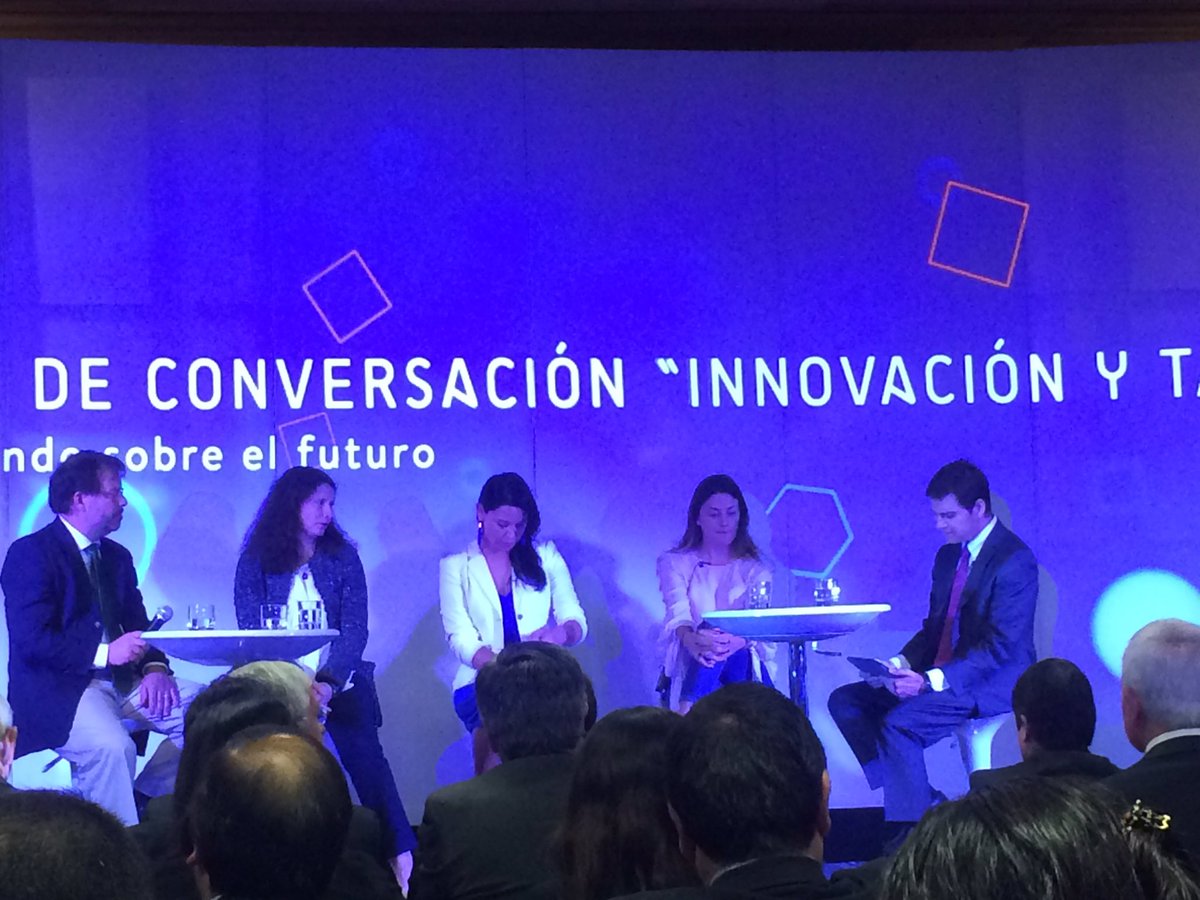FreshWaterCL's tweet photo. Valentina de @AshokaChile impulsando everyone is a #changesmakers en #Aguaslabinnovacion https://t.co/T1xZdxP6uU