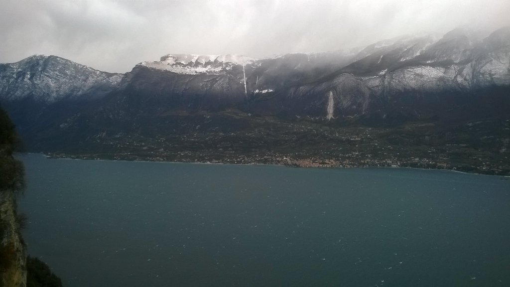 Gics89's tweet photo. Prima spolverata di... "zucchero a velo" sul Monte #Baldo dalla terrazza di #Tremosine 😁 https://t.co/Uj4yadAZhm
