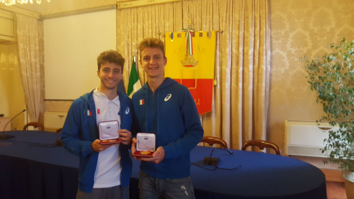 andrearomani99's tweet photo. Premiato dal @ComuneNapoli per meriti sportivi 2017...orgoglioso e felice !!!
#romans #beadvgroup #atletica #italiateam #asics #napoli @atleticaitalia @ItaliaTeam_it @ASICSItalia @FidalNapoli https://t.co/x1AKgZHNo6