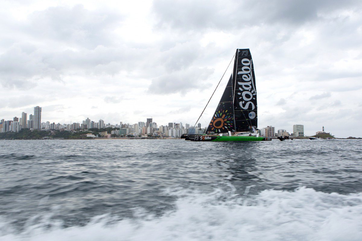 lenildepacheco's tweet photo. Regata Jacques Vabre: Franceses Thomas Coville e Jean-Luc Nélias, a bordo do Sodebo, primeiros a cruzar linha de chegada hj na Baía de Todos-os-Santos. Foto: Jean Marie Liot https://t.co/oNp7ToIMZz