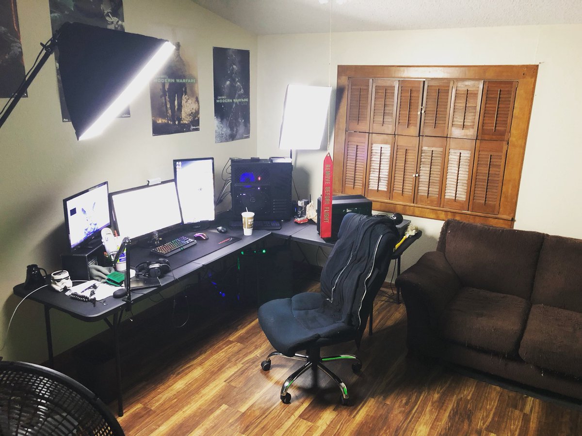 TheRealProjectK's tweet photo. Forever rearranging lol #gamingsetup #streamsetup #streamingsetup #youtubesetup #pcgaming #twitch #streamer #asus #coolermaster #triplemonitor #softboxlights #razer #razergaming #haf932advanced #haf932 #haf912 #callofduty #cod #xbox #xboxone #xboxonex #ps4 #playstation #psn https://t.co/idQaDsyuGx