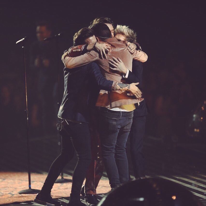 One_D_22's tweet image. (🇬🇧)(🇮🇪)  O n e  D i r e c t i o n ！！

自分はこんな好きになることあまりないのに１Ｄだけはずっと好きで
辛いことあっても１Ｄのおかげで助けられるし幸せをくれる！！☺️❤

復帰楽しみにずっと待ってる！！🌼
新しい曲が聞きたい！！🎧

早く戻ってきて .