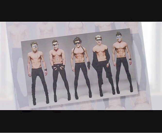 One_D_22's tweet image. (🇬🇧)(🇮🇪)  O n e  D i r e c t i o n ！！

自分はこんな好きになることあまりないのに１Ｄだけはずっと好きで
辛いことあっても１Ｄのおかげで助けられるし幸せをくれる！！☺️❤

復帰楽しみにずっと待ってる！！🌼
新しい曲が聞きたい！！🎧

早く戻ってきて .