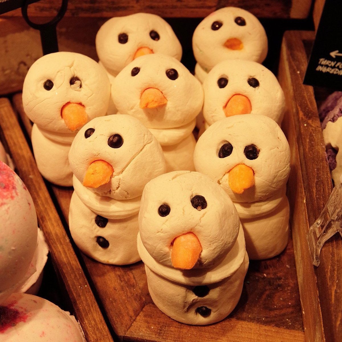 LushGateshead's tweet photo. There's a chill in the air and the snowmen are out! For mounds of softening foamy bubbles the snowman bubbleroon is your new bubble buddy ☃⛄☃#snowman #snow #bubble #lush https://t.co/1CpHqAJBit