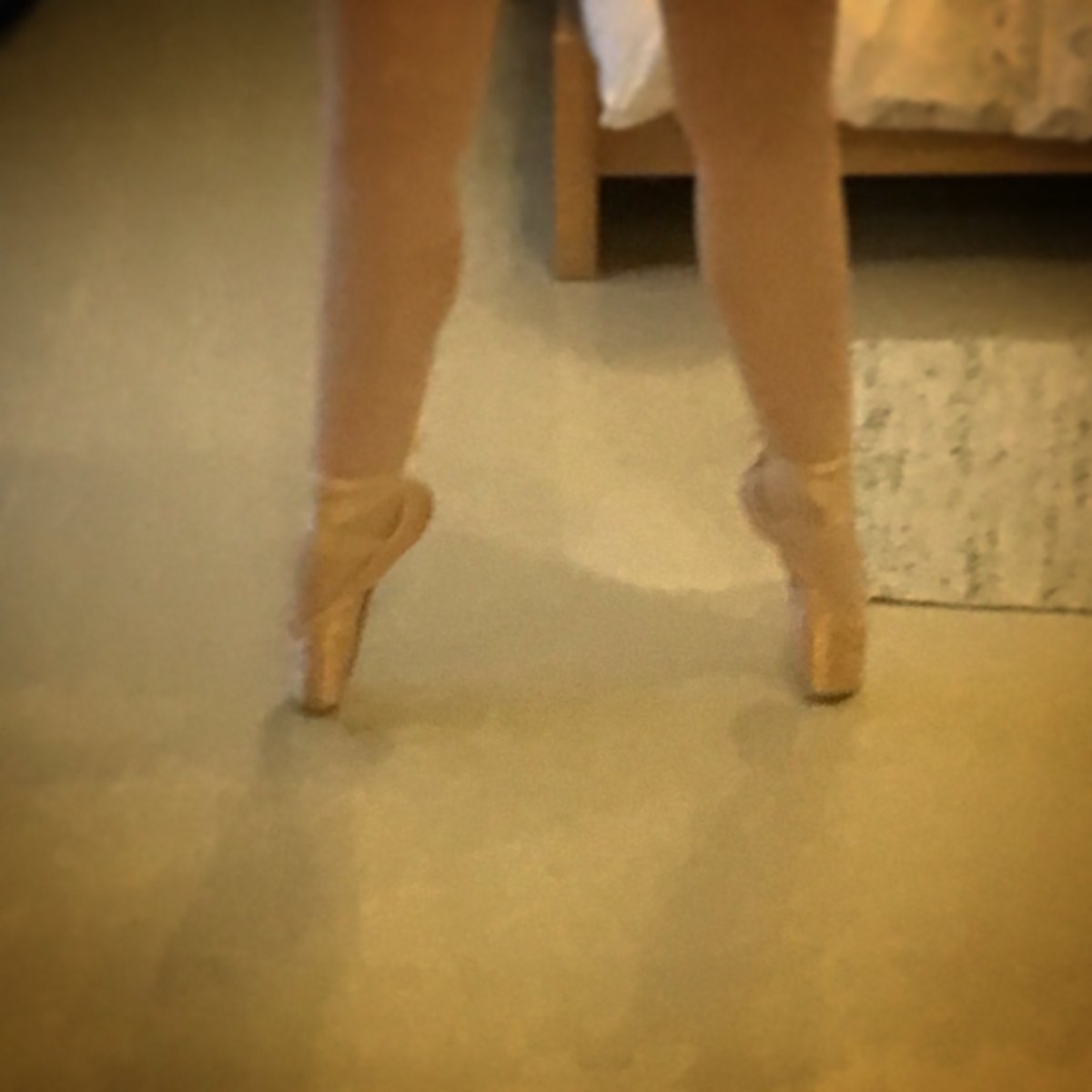 hippi_baby's tweet photo. When you haven’t danced in years, but you still take your pointes everywhere you go... ❤️ #ballet #danceislife #pointe #expat #oman #muscat #mymuscat #travel #traveller #livelovetravel https://t.co/UE6a7DOZ4n