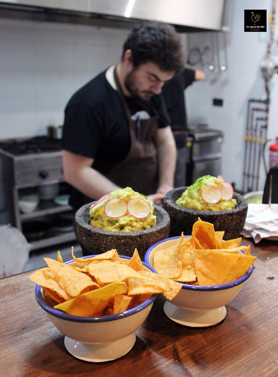 ElGallodeOroBCN's tweet photo. ¿Sabes qué no puede faltar en tu mesa? 😍🤤
☎️ 938072675
📍Calle Nápoles 266
#ElGallodeOroBCN #restaurante #SagradaFamilia #Gastronomia #ñam #cocinamexicana #tacos #guacamole #Foodie https://t.co/LwQW6LKFXk