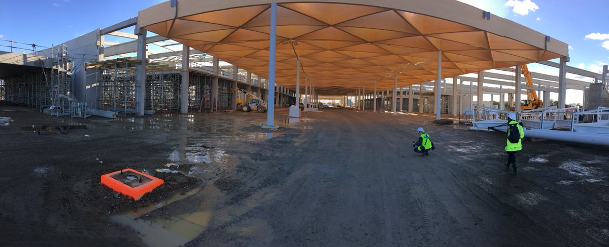 telenantesinfo's tweet photo. Le bâtiment principal du futur MIN de #Nantes est sorti de terre. Chantier en cours jusqu’à fin 2018. #Rezé #NantesMetropole https://t.co/atYHS2lLYx