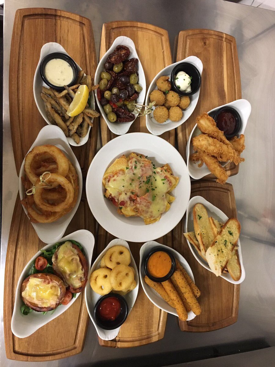 royalwilliamiv's tweet photo. Want to take part in an amazing Quiz and win prizes and try our new QUIZzine menu? Then come on down every Tuesday from 8:30 #smileyfaces #quiz https://t.co/LHhCLuPOKm