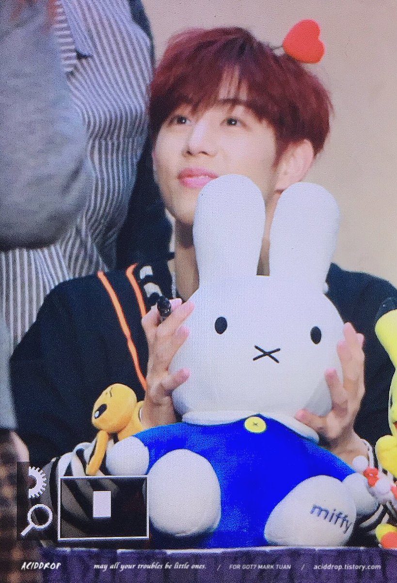 aciddrop0904's tweet photo. 171113 <PREVIEW> 
일산 팬싸🐰･ө･

#Mark #마크 #GOT7 #갓세븐 https://t.co/ntXHnEFKPs