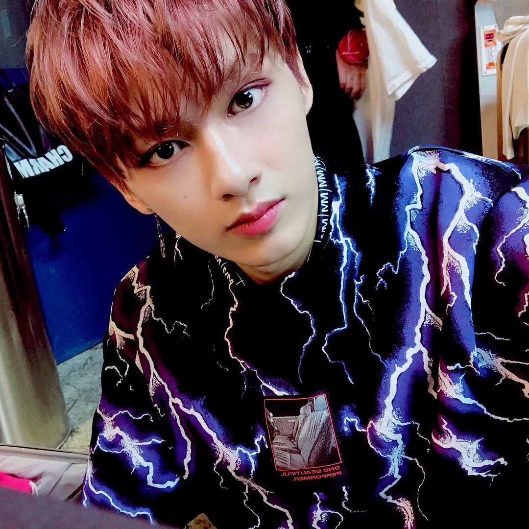SVTGlobal's tweet photo. [UPDATE] 171113 INSTAGRAM #세븐틴 #SEVENTEEN #ㄹㄹ 

TRANS: "[17'S] As the rain comes down we wanna see Carats♥ #Monday_cold_day #Cold_Days #Carats_be_careful #Our_Jewels" (2) https://t.co/EAhr8sZlyr
