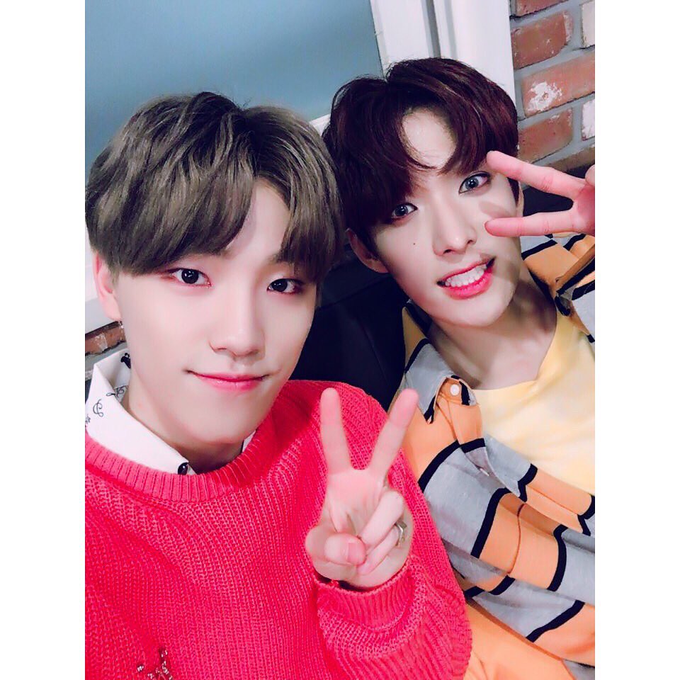 SVTGlobal's tweet photo. [UPDATE] 171113 INSTAGRAM #세븐틴 #SEVENTEEN #ㄹㄹ 

TRANS: "[17'S] As the rain comes down we wanna see Carats♥ #Monday_cold_day #Cold_Days #Carats_be_careful #Our_Jewels" (2) https://t.co/EAhr8sZlyr