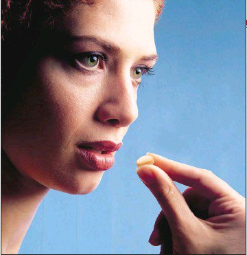 Hmm, <a href="/ANP/">ANP</a> claimt rechten op een gephotoshopte productfoto. Hier ga ik induiken, tips welkom #dtv #auteursrecht