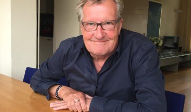 Themaochtend in de bibliotheek Huizen. In onze gehaaste samenleving is het makkelijk vereenzamen. Jos Boermans praat erover is benieuwd naar je mening bit.ly/2mpDF3B