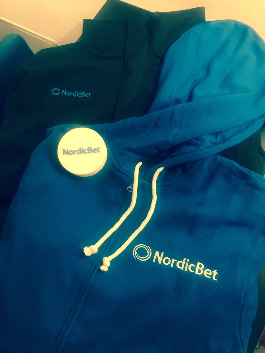 Jacka + hoodie + powerbank till en som RT:ar och följer!
Dragning imorn😊