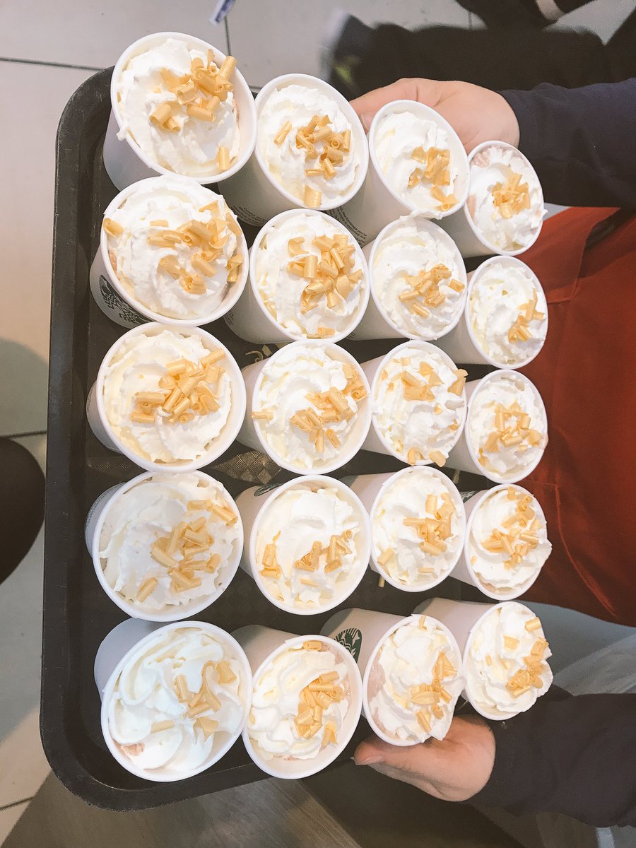 Fudge hot chocolate samples being taken out by our lovely Maggie pop down to Starbucks high chelmer and grab your now! 🎄🌟