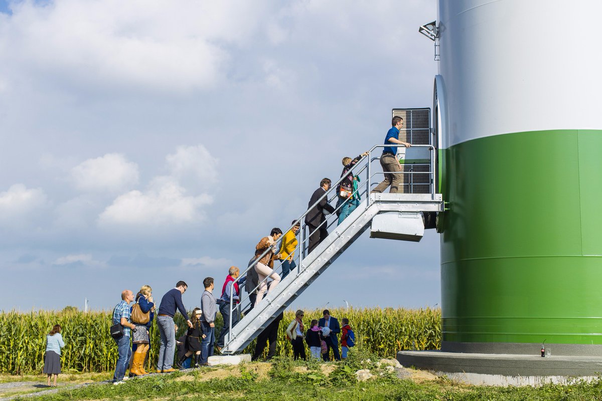 ENGIEelectrabel's tweet photo. Met haar 458 nieuwe aandeelhouders telt #CoGreen voortaan meer dan 2 000 leden. De coöperatieve medefinanciert meer dan 22 #windturbineparken met een totaal van 67 turbines (175,5 MW).  https://t.co/IcQlab6Omd https://t.co/Ro3kNRYOBg