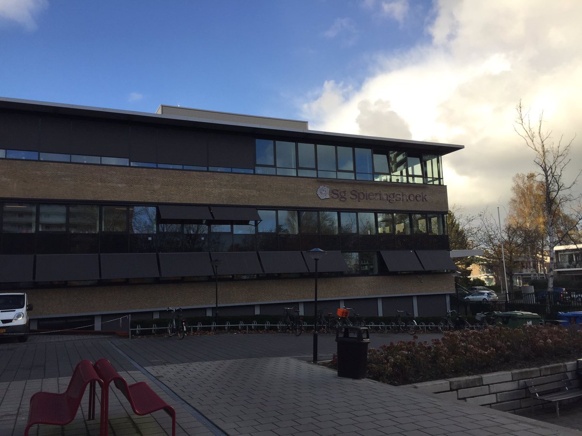 BlankenburgRWS's tweet photo. De Blankenburgverbinding is voor 2e klas Technasium @Spieringshoek één van de opdrachten waar ze hun tanden in zetten dit jaar. Vanmiddag werden we bestookt met scherpe vragen! https://t.co/GAG6yuHt17