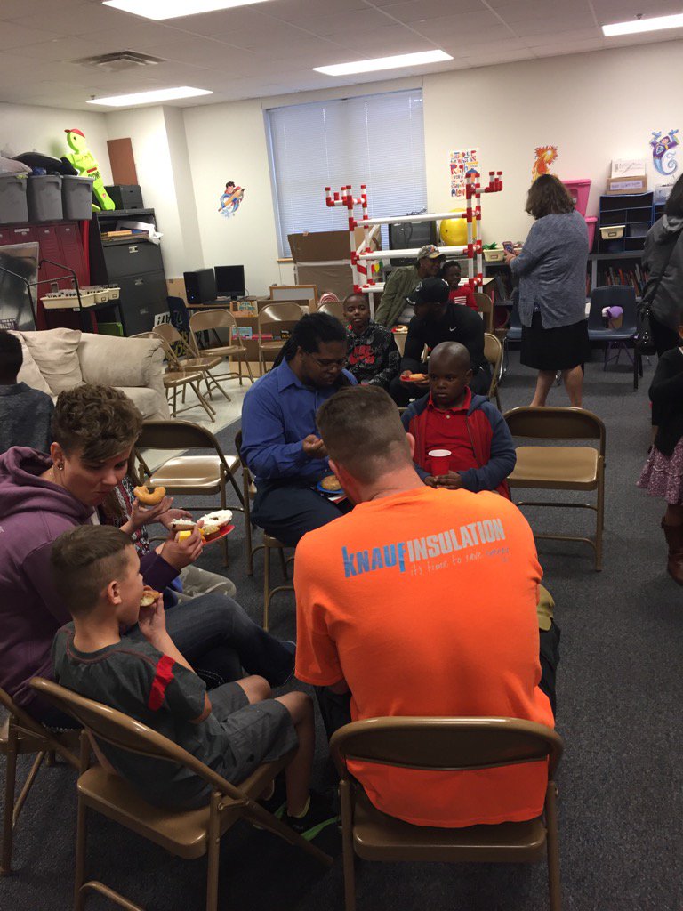 Stlaurentau's tweet photo. Thank you so much to our Rockbrook veterans. You make this world a better place! @LewisvilleISD @RockbrookES https://t.co/gqUln68GFJ