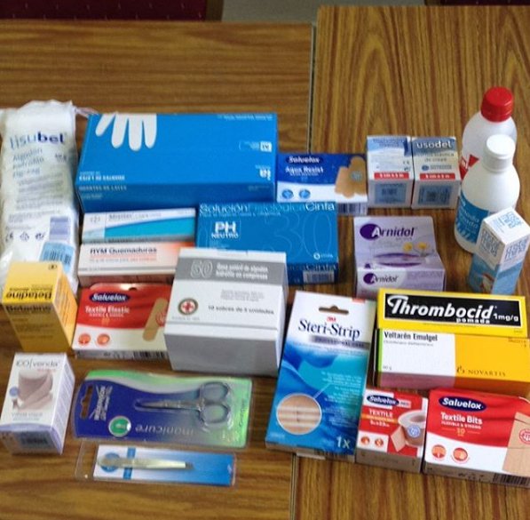 Gracias a la farmacia de Mª Carmen García Gazquez, en calle Altamira, que nos ha regalado nuestro primer botiquín. La familia del castor Antonio. #gracias #gsiluvatar
