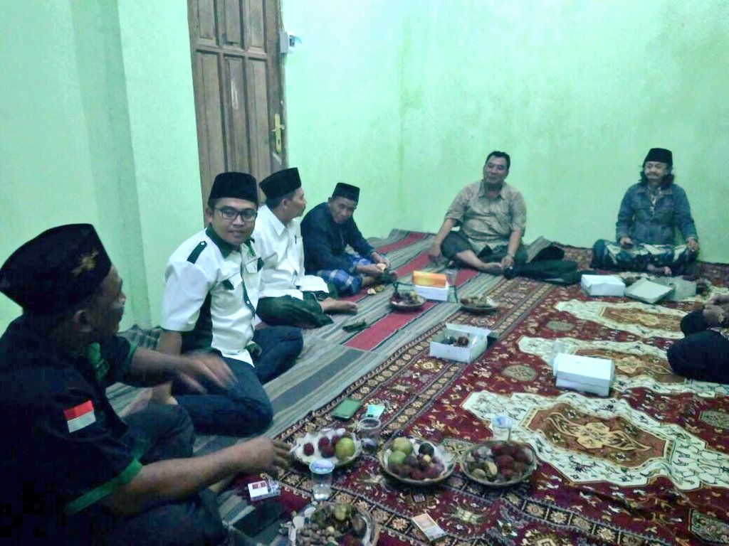 dpcpkbgresik's tweet photo. Sarasehan ketua @dpacpkbdryorejo @AbahJono bserta Jajaran Pengurusnya brsm Sekretaris @DPCPKBGresik @ImronRosyadiNU di Kantor MWCNU Driyorejo. @DPP_PKB @dpwpkbjatim https://t.co/2gqbmiNguV