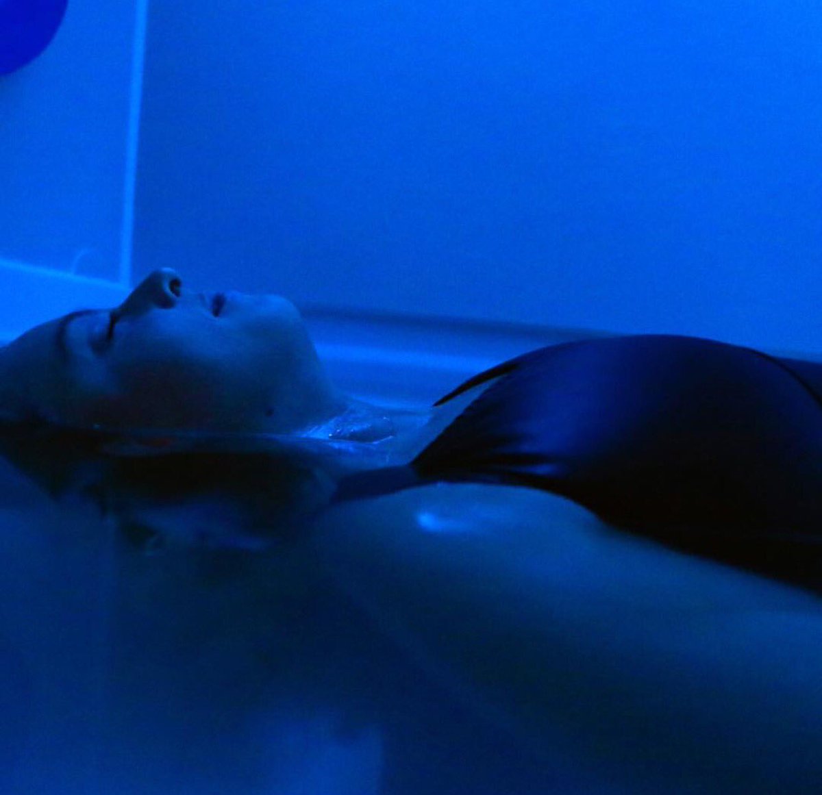 floatationLife's tweet photo. The only #mondayblues we have is the lighting from our #FloatationPods 🙌🌊✨ https://t.co/4F2qQ5bNgz https://t.co/SnurNjzTbA