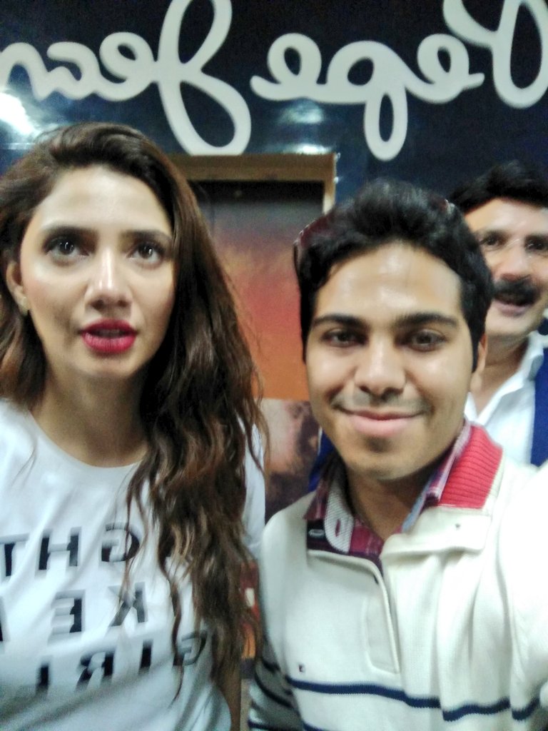 IamSafiKhanBoss's tweet photo. @TheMahiraKhan @Shreyasisinha6 #Awesome #Sweet #innocent #Kindness #Lovely #Nice to #Meeting you #Promotion of #Verna #MondayMotivation #Branding #Advertisement #Branding when #Bad #Weather #Smog #Health #VernaTrailer #Queen #Pakistan Allah Bless you #Islam #Muslims #WomenClimateJustice #WomenEmpowerment 😍😘 https://t.co/czX6bNRqie
